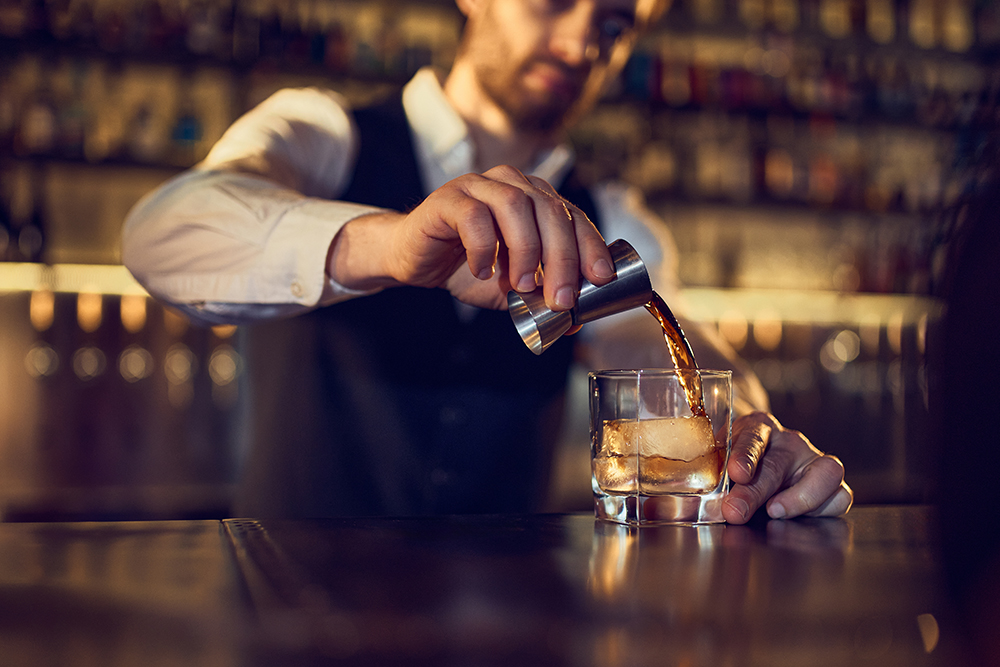 Setting the Mood: How Bar Service Shapes a Yacht Event